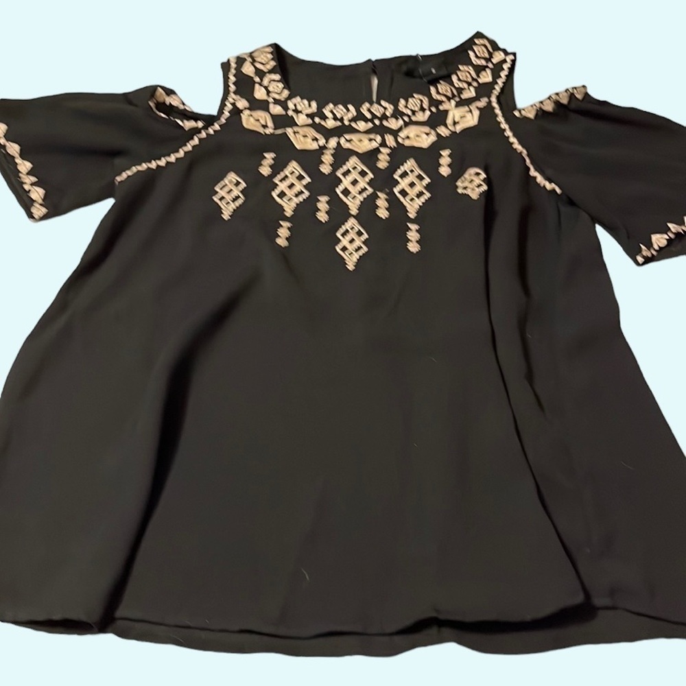 New directions black cold shoulder top. Sz small